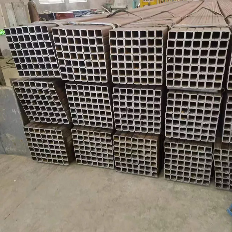 두꺼운 검은색 직사각형 튜브